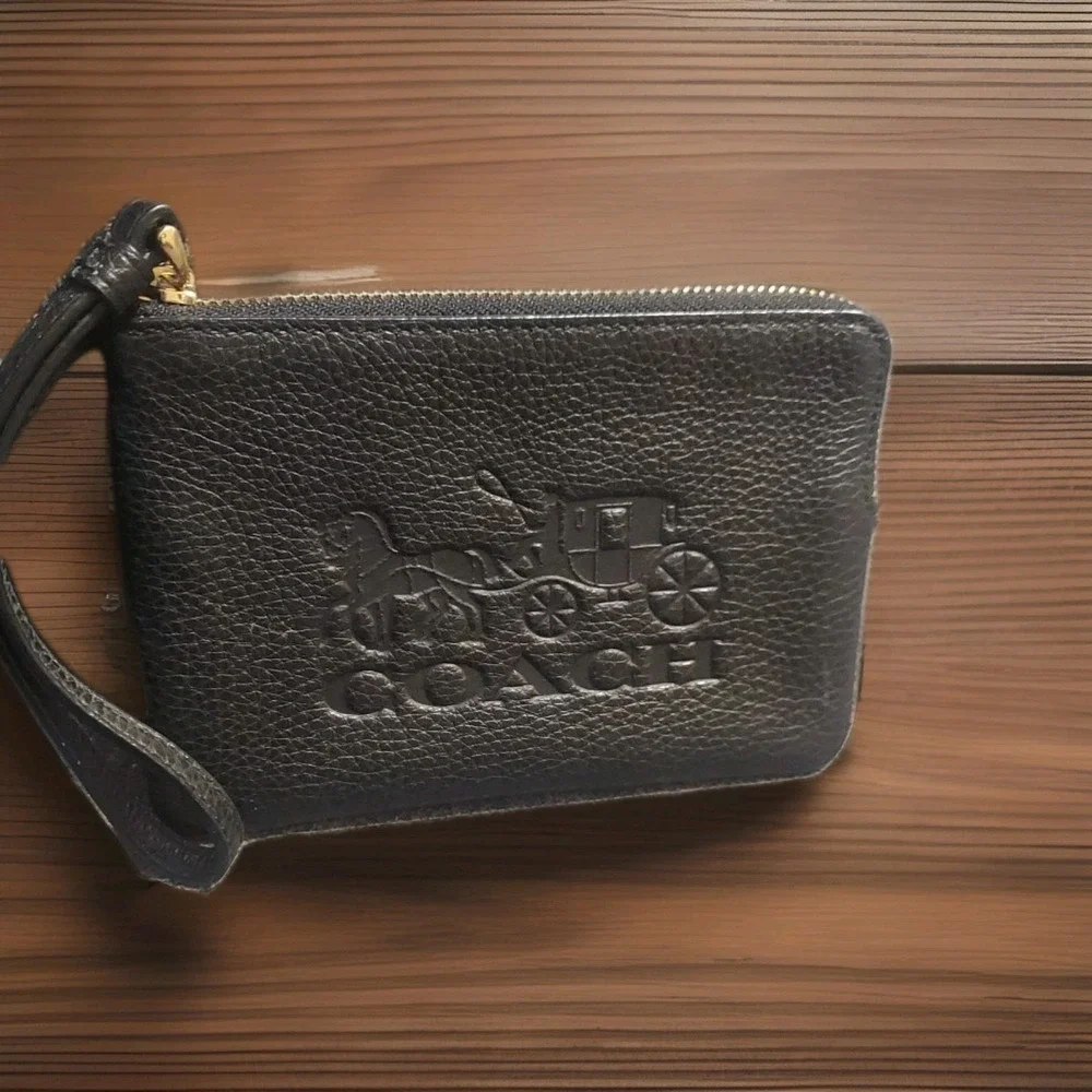 Coach Black Pebbled Leather Horse & Carriage Embossed Corner Zip‎ Wristlet NWOT